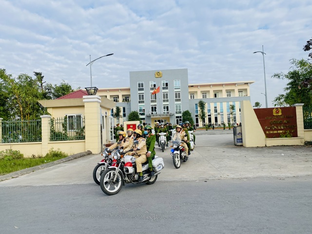 Công an huyện Kiến Thụy: Tăng cường tuyên truyền, vận động người dân chấp hành nghiêm các quy định của pháp luật về TTATGT